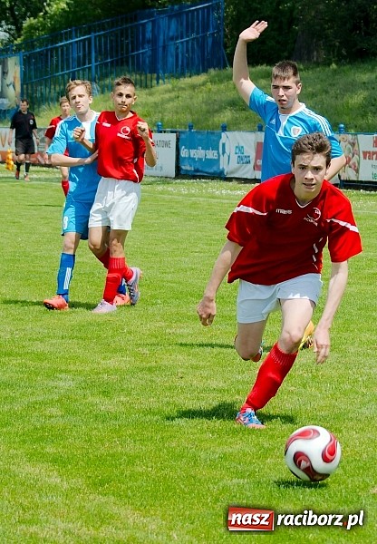 Zdjęcie w galerii na portalu naszraciborz.pl: Nerwowo i czerwono przy Srebrnej. Unia Racibórz zremisowała z Piastem Gliwice wiadomości z regionu