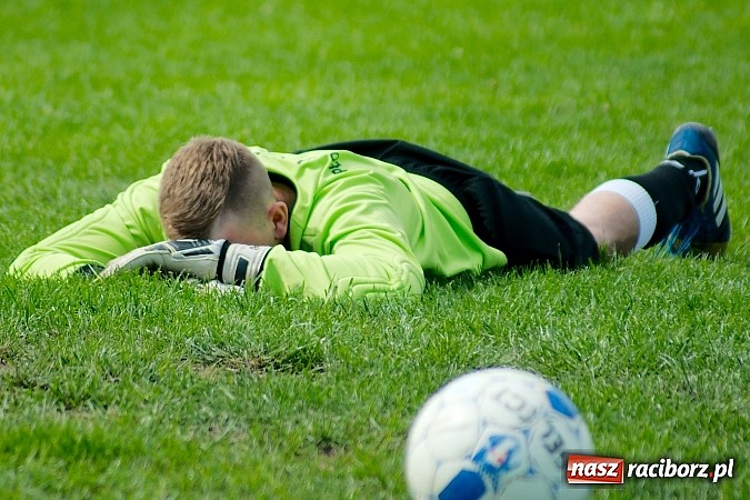Zdjęcie w galerii na portalu naszraciborz.pl: B klasa: Płomień Siedliska rozbity w Markowicach wiadomości z regionu