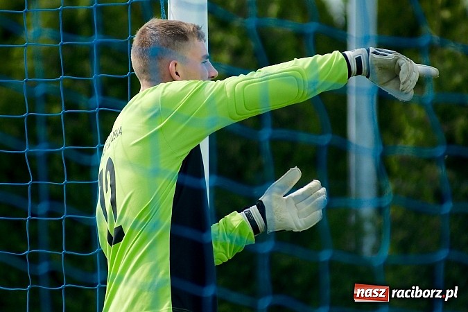 Zdjęcie w galerii na portalu naszraciborz.pl: B klasa: Płomień Siedliska rozbity w Markowicach wiadomości z regionu