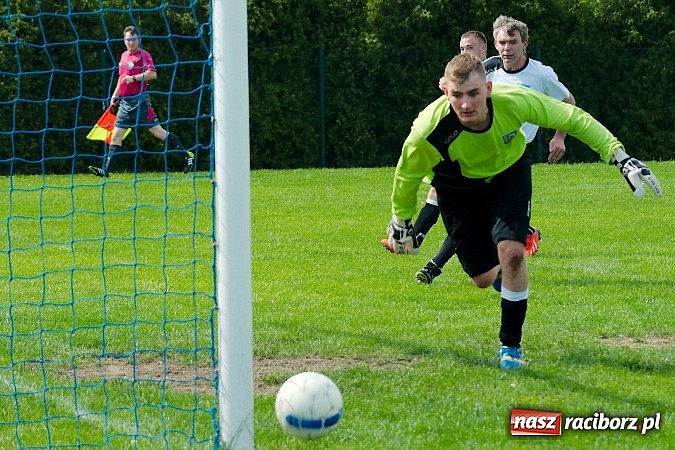 Zdjęcie w galerii na portalu naszraciborz.pl: B klasa: Płomień Siedliska rozbity w Markowicach wiadomości z regionu