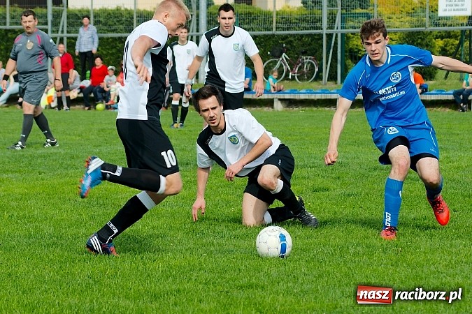 Zdjęcie w galerii na portalu naszraciborz.pl: B klasa: Płomień Siedliska rozbity w Markowicach wiadomości z regionu