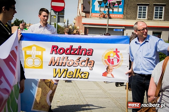 Zdjęcie w galerii na portalu naszraciborz.pl: Marsz dla Życia i Rodziny na ulicach Raciborza wiadomości z regionu