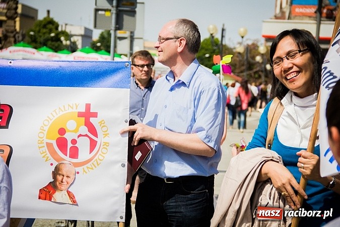 Zdjęcie w galerii na portalu naszraciborz.pl: Marsz dla Życia i Rodziny na ulicach Raciborza wiadomości z regionu