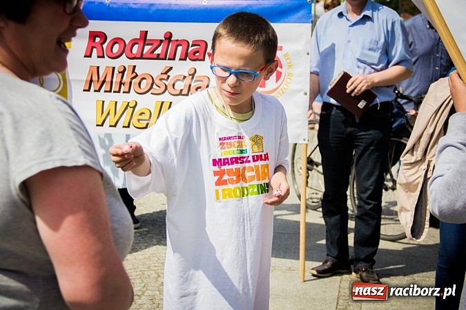 Zdjęcie w galerii na portalu naszraciborz.pl: Marsz dla Życia i Rodziny na ulicach Raciborza wiadomości z regionu