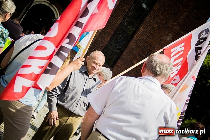 Zdjęcie w galerii na portalu naszraciborz.pl: Marsz dla Życia i Rodziny na ulicach Raciborza wiadomości z regionu