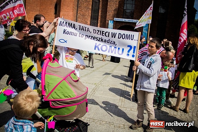 Zdjęcie w galerii na portalu naszraciborz.pl: Marsz dla Życia i Rodziny na ulicach Raciborza wiadomości z regionu
