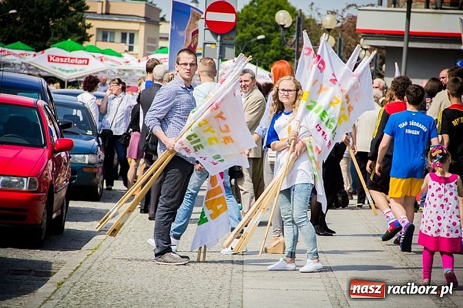 Zdjęcie w galerii na portalu naszraciborz.pl: Marsz dla Życia i Rodziny na ulicach Raciborza wiadomości z regionu