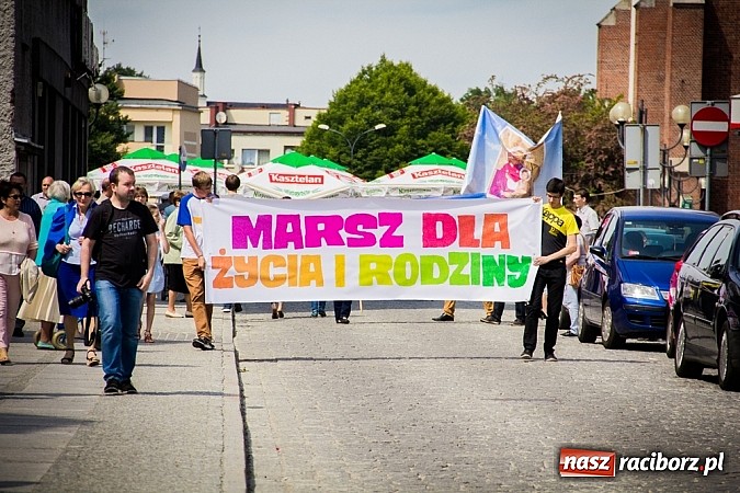 Zdjęcie w galerii na portalu naszraciborz.pl: Marsz dla Życia i Rodziny na ulicach Raciborza wiadomości z regionu