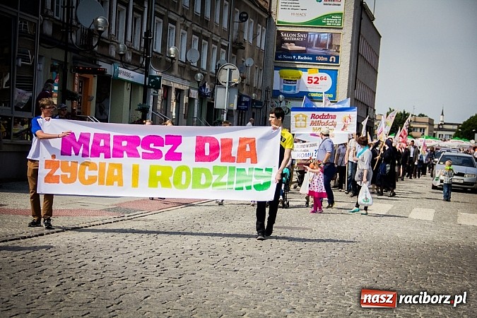 Zdjęcie w galerii na portalu naszraciborz.pl: Marsz dla Życia i Rodziny na ulicach Raciborza wiadomości z regionu