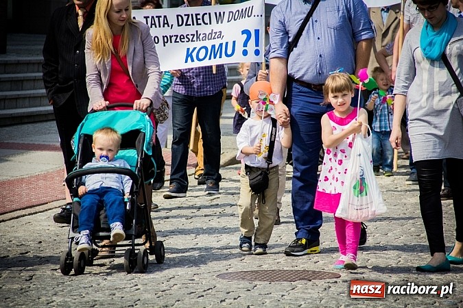 Zdjęcie w galerii na portalu naszraciborz.pl: Marsz dla Życia i Rodziny na ulicach Raciborza wiadomości z regionu