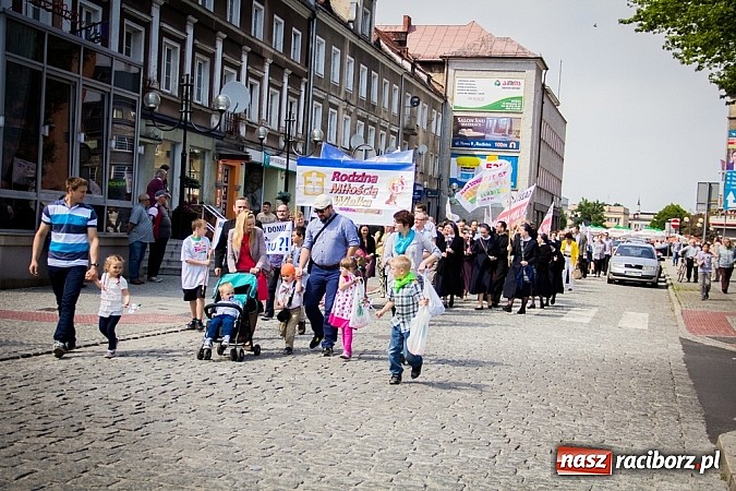 Zdjęcie w galerii na portalu naszraciborz.pl: Marsz dla Życia i Rodziny na ulicach Raciborza wiadomości z regionu