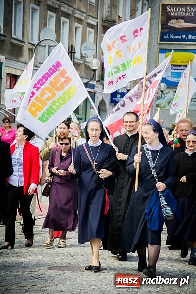 Zdjęcie w galerii na portalu naszraciborz.pl: Marsz dla Życia i Rodziny na ulicach Raciborza wiadomości z regionu
