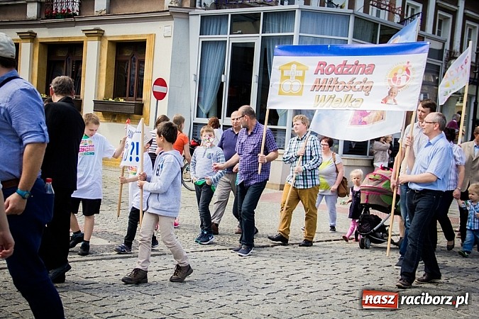 Zdjęcie w galerii na portalu naszraciborz.pl: Marsz dla Życia i Rodziny na ulicach Raciborza wiadomości z regionu