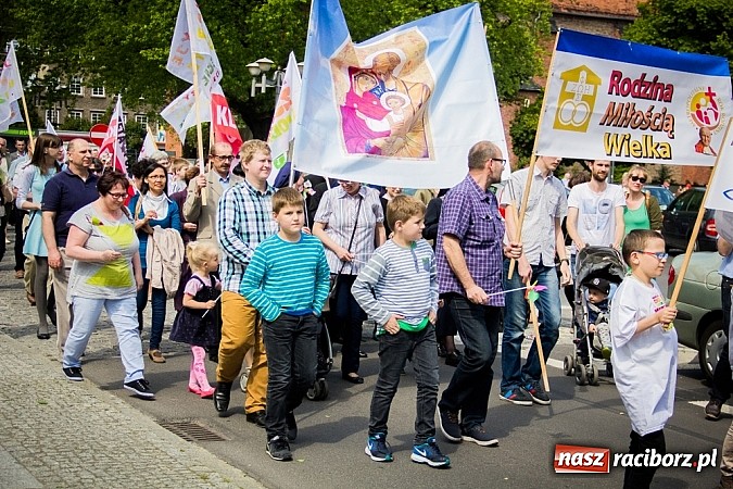 Zdjęcie w galerii na portalu naszraciborz.pl: Marsz dla Życia i Rodziny na ulicach Raciborza wiadomości z regionu