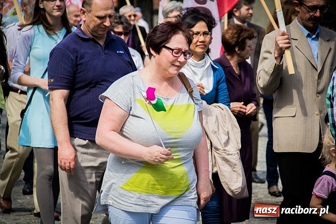Zdjęcie w galerii na portalu naszraciborz.pl: Marsz dla Życia i Rodziny na ulicach Raciborza wiadomości z regionu