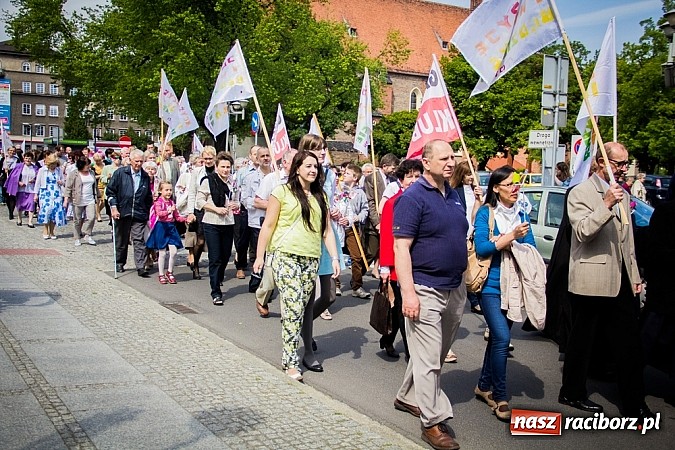 Zdjęcie w galerii na portalu naszraciborz.pl: Marsz dla Życia i Rodziny na ulicach Raciborza wiadomości z regionu