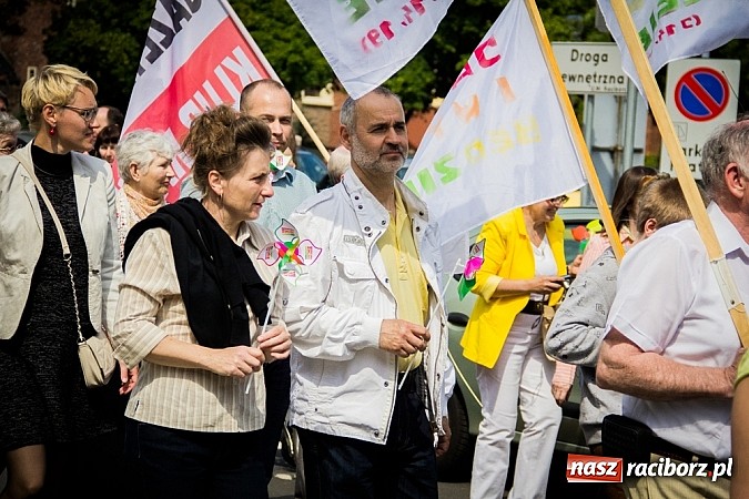 Zdjęcie w galerii na portalu naszraciborz.pl: Marsz dla Życia i Rodziny na ulicach Raciborza wiadomości z regionu