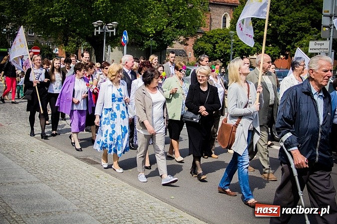 Zdjęcie w galerii na portalu naszraciborz.pl: Marsz dla Życia i Rodziny na ulicach Raciborza wiadomości z regionu