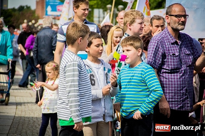 Zdjęcie w galerii na portalu naszraciborz.pl: Marsz dla Życia i Rodziny na ulicach Raciborza wiadomości z regionu