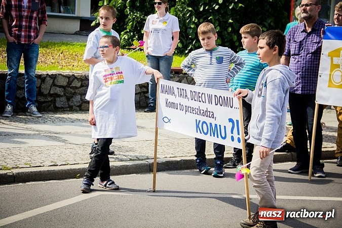 Zdjęcie w galerii na portalu naszraciborz.pl: Marsz dla Życia i Rodziny na ulicach Raciborza wiadomości z regionu