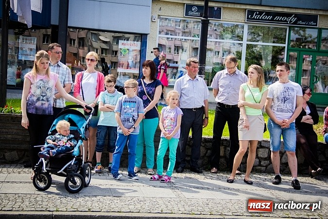 Zdjęcie w galerii na portalu naszraciborz.pl: Marsz dla Życia i Rodziny na ulicach Raciborza wiadomości z regionu