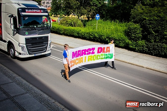 Zdjęcie w galerii na portalu naszraciborz.pl: Marsz dla Życia i Rodziny na ulicach Raciborza wiadomości z regionu