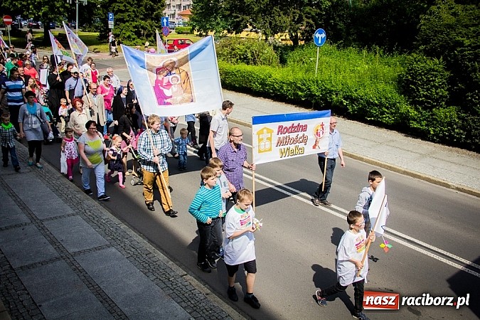 Zdjęcie w galerii na portalu naszraciborz.pl: Marsz dla Życia i Rodziny na ulicach Raciborza wiadomości z regionu