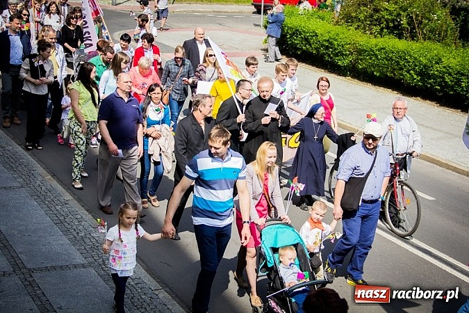 Zdjęcie w galerii na portalu naszraciborz.pl: Marsz dla Życia i Rodziny na ulicach Raciborza wiadomości z regionu
