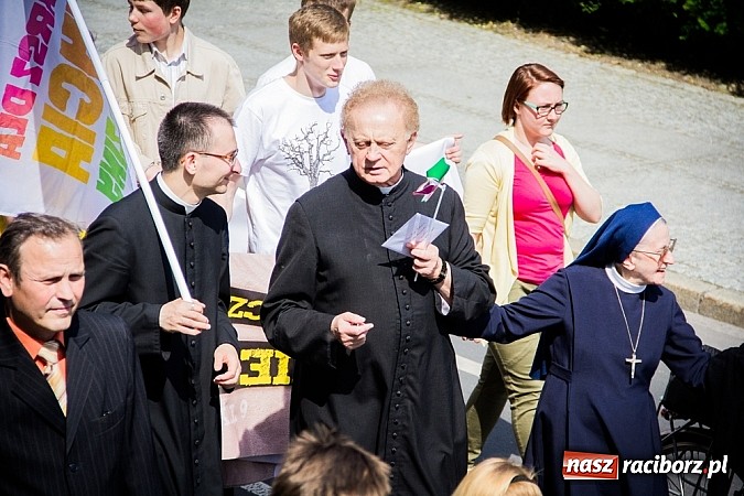 Zdjęcie w galerii na portalu naszraciborz.pl: Marsz dla Życia i Rodziny na ulicach Raciborza wiadomości z regionu