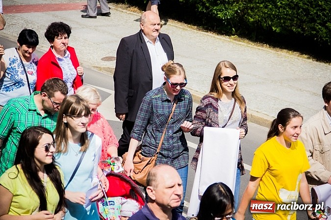 Zdjęcie w galerii na portalu naszraciborz.pl: Marsz dla Życia i Rodziny na ulicach Raciborza wiadomości z regionu