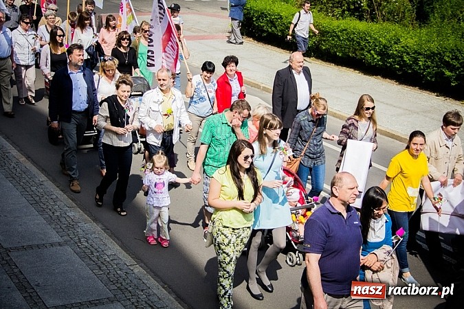 Zdjęcie w galerii na portalu naszraciborz.pl: Marsz dla Życia i Rodziny na ulicach Raciborza wiadomości z regionu