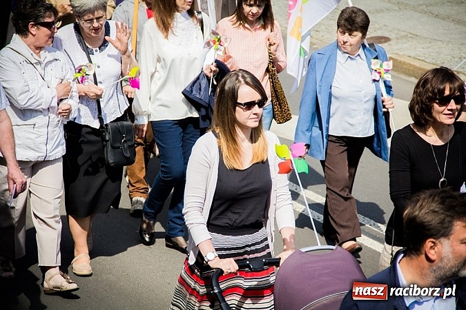 Zdjęcie w galerii na portalu naszraciborz.pl: Marsz dla Życia i Rodziny na ulicach Raciborza wiadomości z regionu