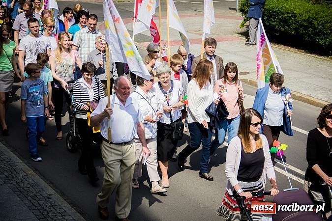 Zdjęcie w galerii na portalu naszraciborz.pl: Marsz dla Życia i Rodziny na ulicach Raciborza wiadomości z regionu