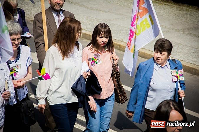 Zdjęcie w galerii na portalu naszraciborz.pl: Marsz dla Życia i Rodziny na ulicach Raciborza wiadomości z regionu