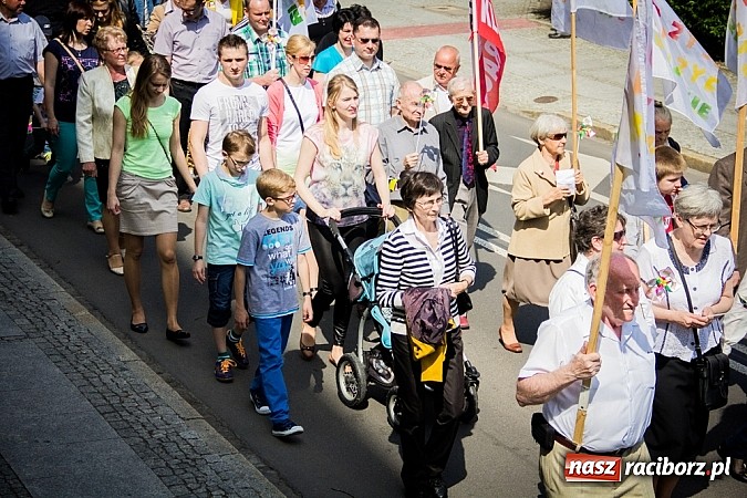 Zdjęcie w galerii na portalu naszraciborz.pl: Marsz dla Życia i Rodziny na ulicach Raciborza wiadomości z regionu
