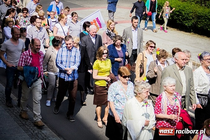 Zdjęcie w galerii na portalu naszraciborz.pl: Marsz dla Życia i Rodziny na ulicach Raciborza wiadomości z regionu