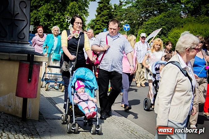 Zdjęcie w galerii na portalu naszraciborz.pl: Marsz dla Życia i Rodziny na ulicach Raciborza wiadomości z regionu