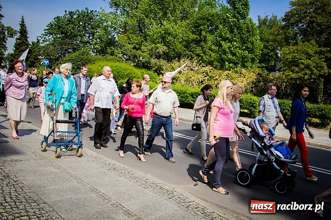 Zdjęcie w galerii na portalu naszraciborz.pl: Marsz dla Życia i Rodziny na ulicach Raciborza wiadomości z regionu