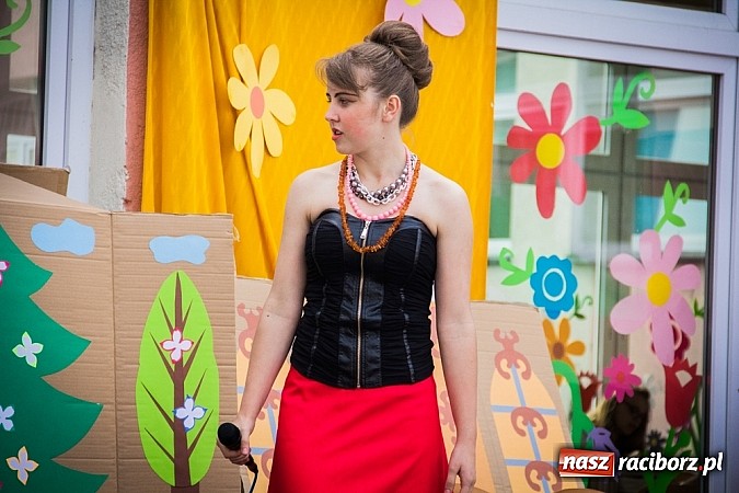 Zdjęcie w galerii na portalu naszraciborz.pl: Festyn szkolny w Krzanowicach wiadomości z regionu