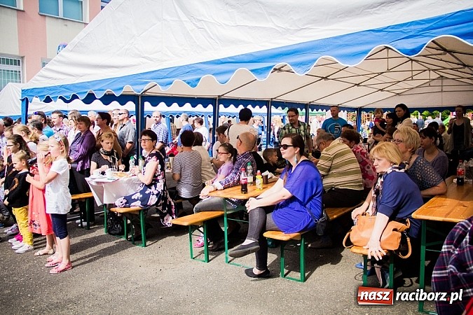 Zdjęcie w galerii na portalu naszraciborz.pl: Festyn szkolny w Krzanowicach wiadomości z regionu