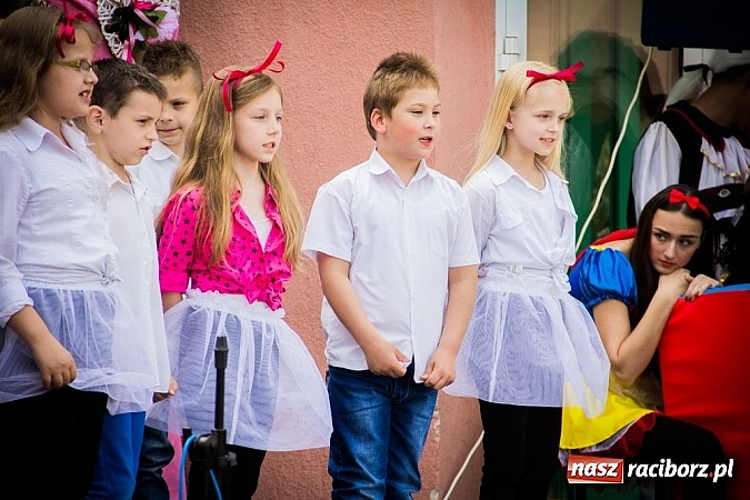 Zdjęcie w galerii na portalu naszraciborz.pl: Festyn szkolny w Krzanowicach wiadomości z regionu