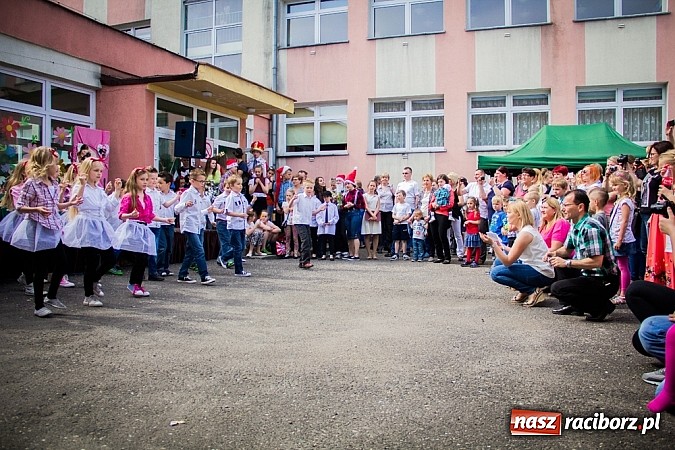 Zdjęcie w galerii na portalu naszraciborz.pl: Festyn szkolny w Krzanowicach wiadomości z regionu