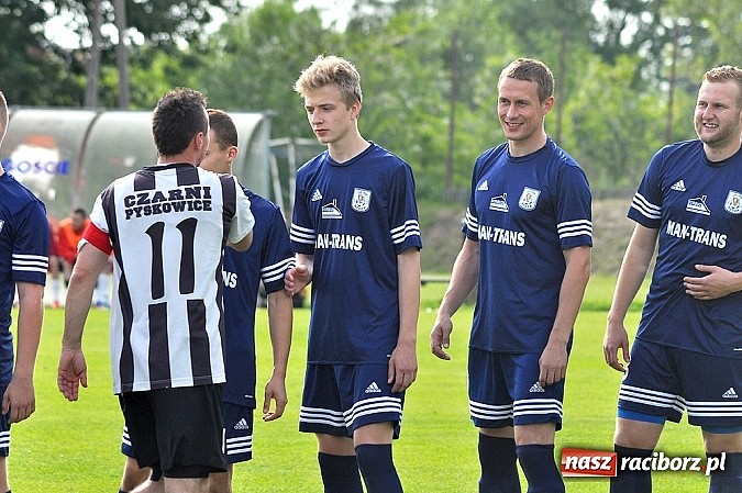 Zdjęcie w galerii na portalu naszraciborz.pl: Gole w końcówce dały zwycięstwo Nędzy wiadomości z regionu