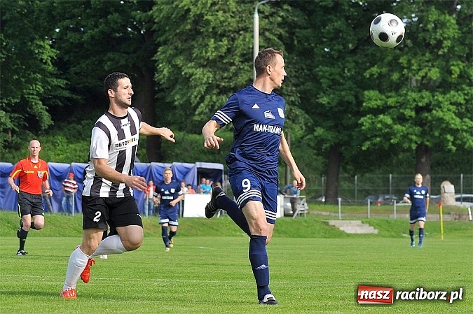 Zdjęcie w galerii na portalu naszraciborz.pl: Gole w końcówce dały zwycięstwo Nędzy wiadomości z regionu
