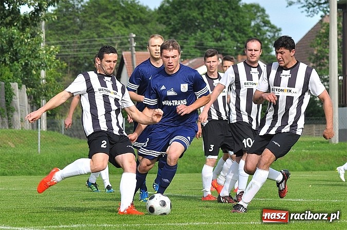 Zdjęcie w galerii na portalu naszraciborz.pl: Gole w końcówce dały zwycięstwo Nędzy wiadomości z regionu