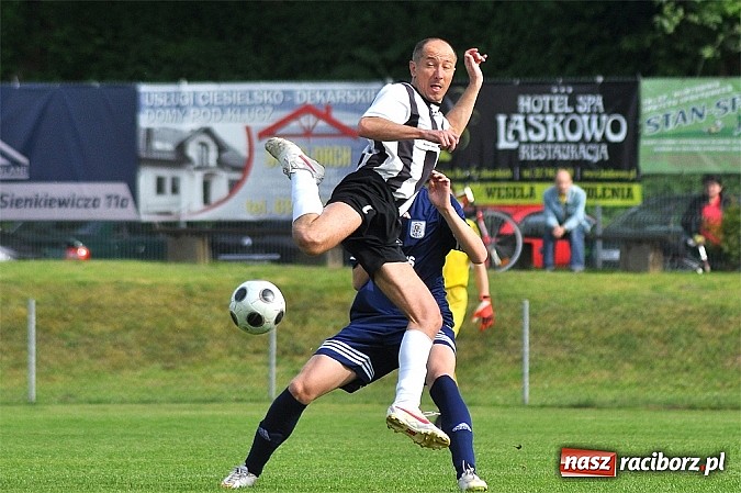 Zdjęcie w galerii na portalu naszraciborz.pl: Gole w końcówce dały zwycięstwo Nędzy wiadomości z regionu