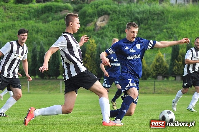 Zdjęcie w galerii na portalu naszraciborz.pl: Gole w końcówce dały zwycięstwo Nędzy wiadomości z regionu