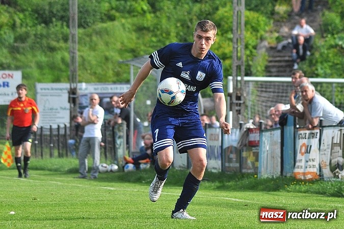 Zdjęcie w galerii na portalu naszraciborz.pl: Gole w końcówce dały zwycięstwo Nędzy wiadomości z regionu