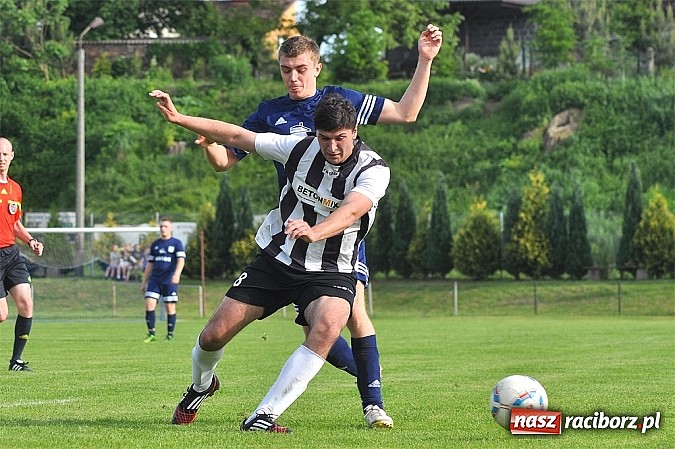 Zdjęcie w galerii na portalu naszraciborz.pl: Gole w końcówce dały zwycięstwo Nędzy wiadomości z regionu