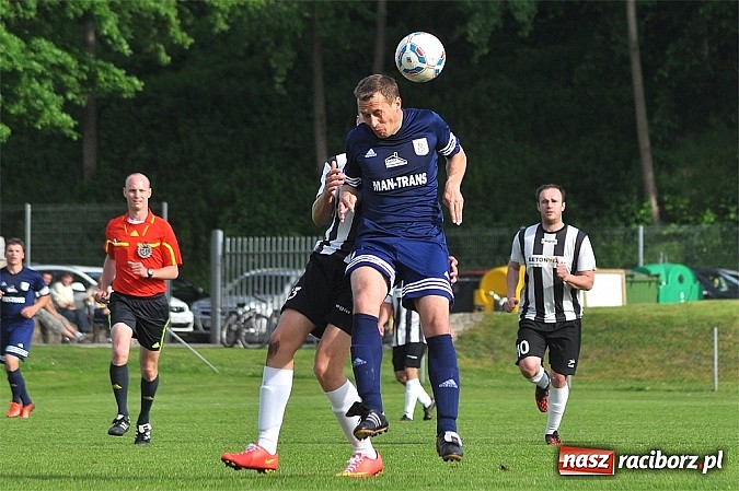 Zdjęcie w galerii na portalu naszraciborz.pl: Gole w końcówce dały zwycięstwo Nędzy wiadomości z regionu
